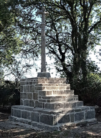 Le calvaire de Lestiala une fois la restauration terminée