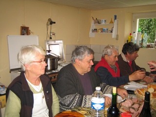 A la fin du repas, pris dans un petit musée privé, Pierre roi de la débroussailleuse a de nouveau été couronné, lors de la dégustation de la galette.