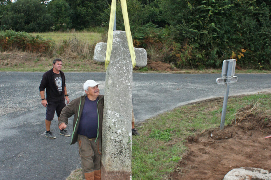 Restauration de la croix monolithique de Kerbulic